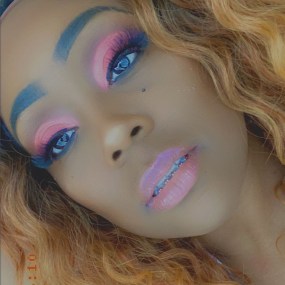 Meet your Posher, Andrea - Picture 1 of 1